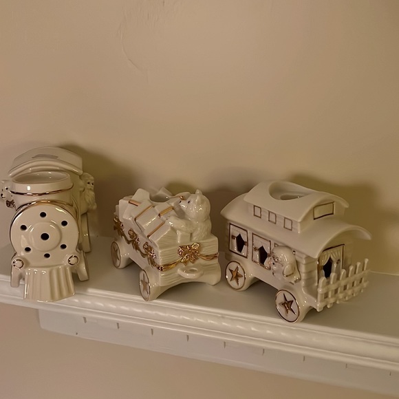 Mikasa Holiday Elegance 3 Piece Train Set - Picture 5 of 16